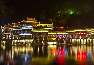 夜游鳳凰古城，感受別樣的古城美